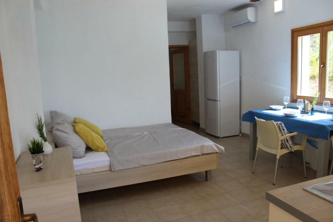 Apartments Andrea Вела-Лука Экстерьер фото